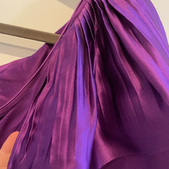 BCBGMaxAzria Orchid One Shoulder Pleated Top (US-Small), like new - Picture 3 of 6